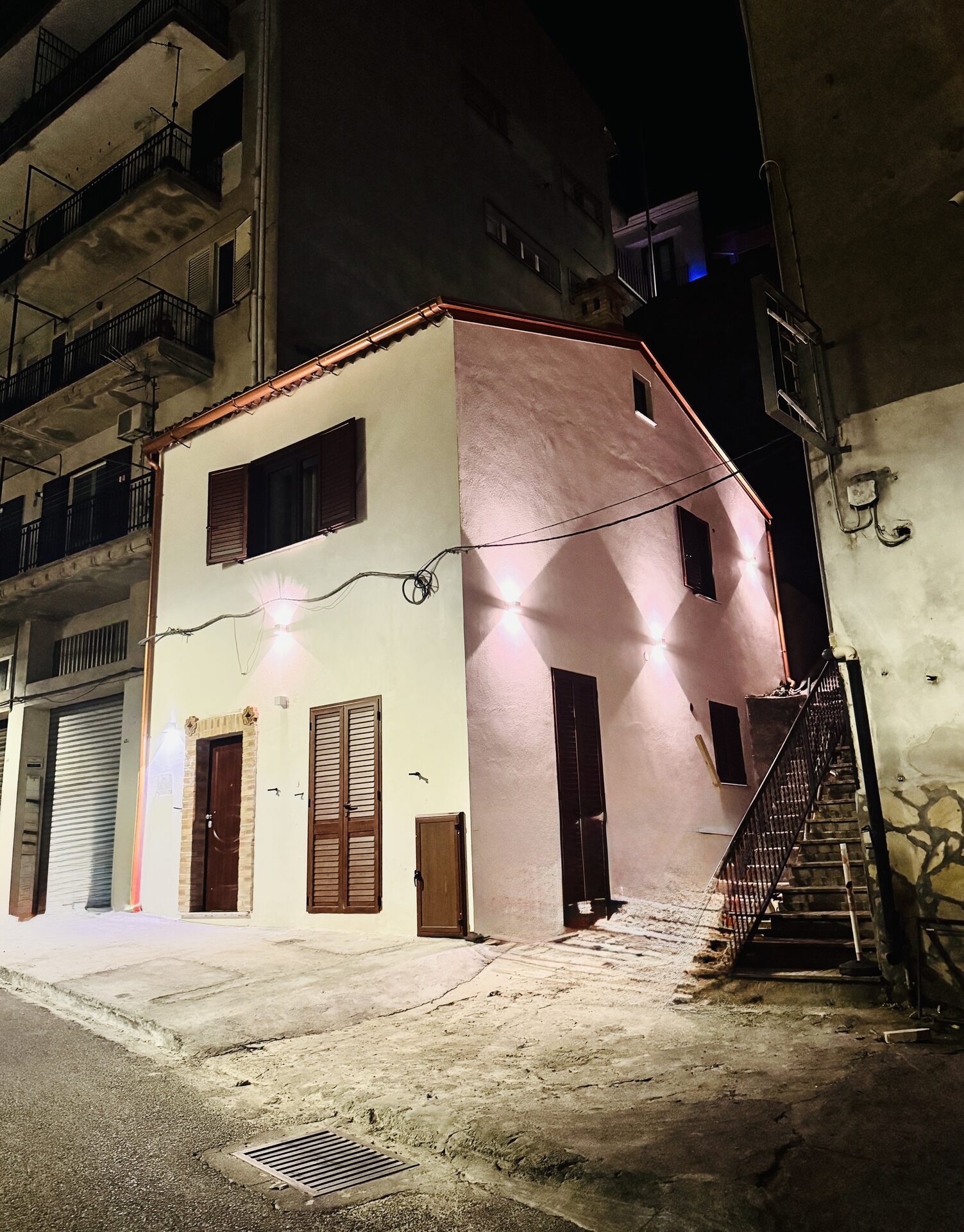 Facciata esterna di Risvegliarsi di sera